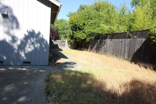 Building Photo - 4 Bedroom Home in Cloverdale