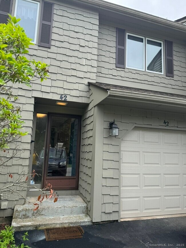Primary Photo - 42 Uplands Way
