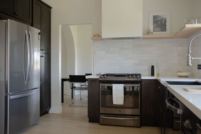 Building Photo - Gorgeous 3 Bedroom 3 Bathroom Corona Home ...