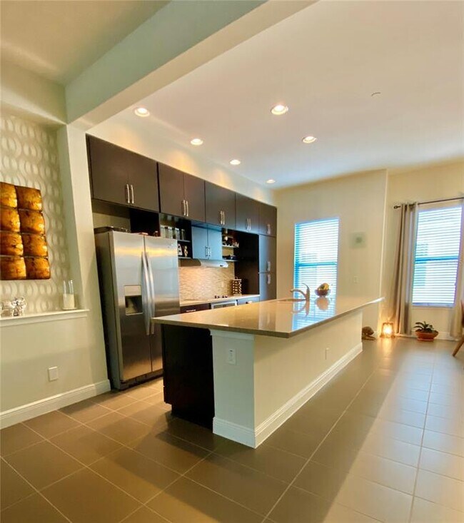 Building Photo - 525 Lanark Ct