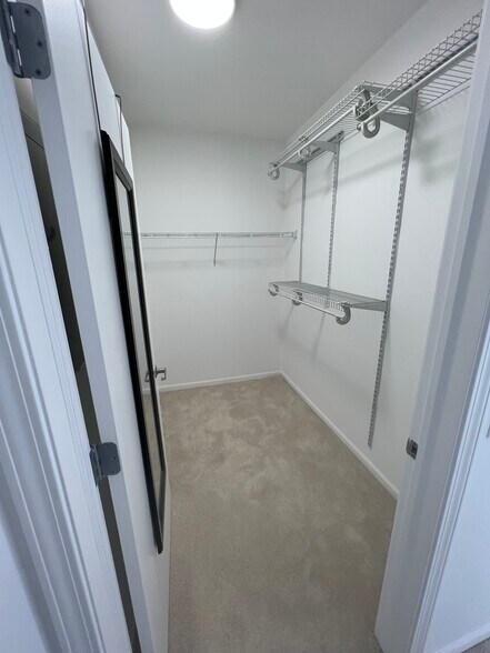 Walk-in Closet - 600 N Dearborn St