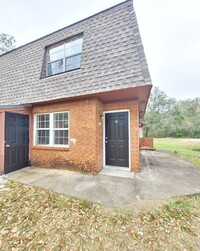 Building Photo - 1140 Lake Dr