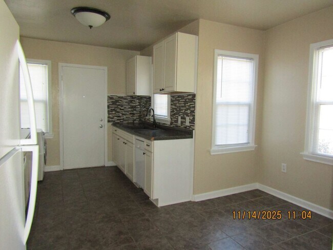 Building Photo - Fields and Dunning Home! Small Pet Negotiable with owner approval!