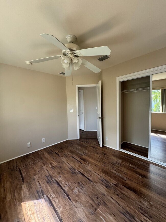 Building Photo - Beautiful 3 Bedroom with 2.5 Bathroom Home...