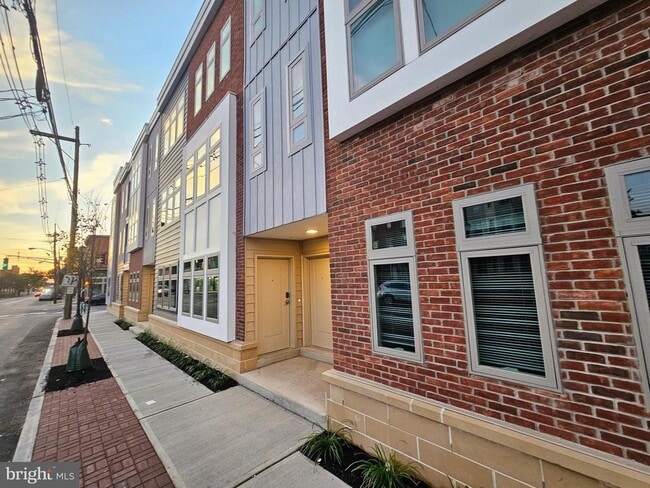 Building Photo - 200 Hamilton Ave