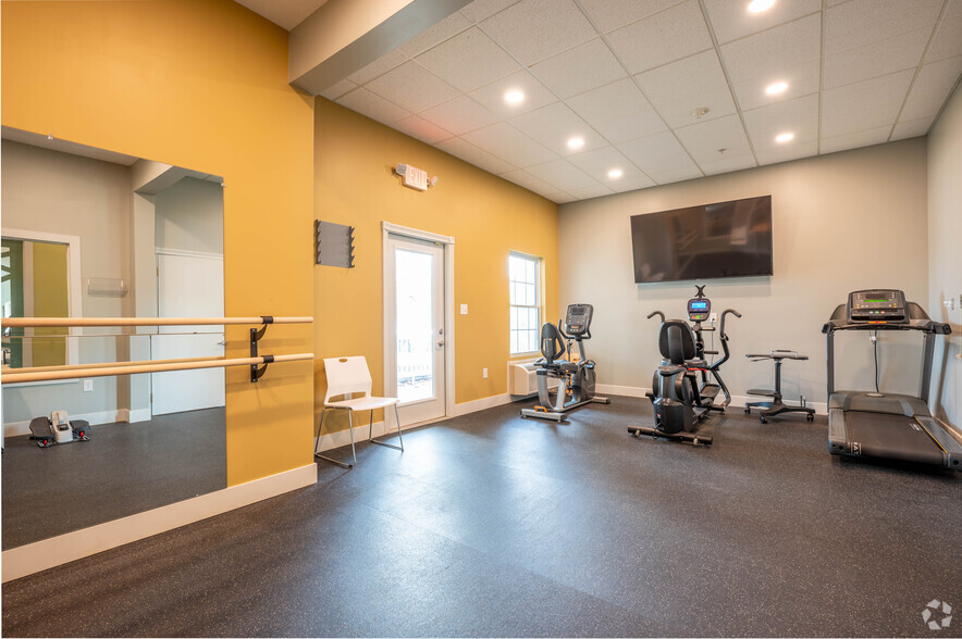 Fitness Center - The Oaks at Plainfield