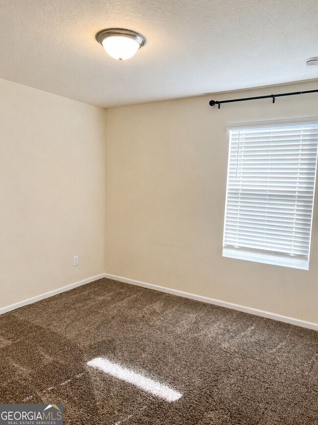 Building Photo - 228 Brooklet Cir