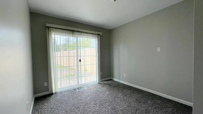 Bedroom - 4646 Beacon Hill Rd