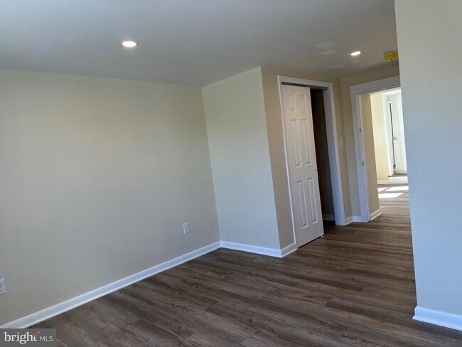 Building Photo - 319 W Ridge Pike