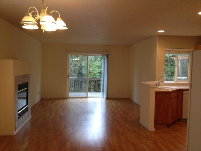 Building Photo - 35413 Oakwood Dr