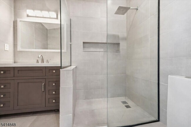 Building Photo - 92 George St