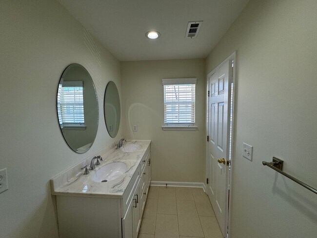 Building Photo - 3BR/3BA Townhouse in Ballantyne