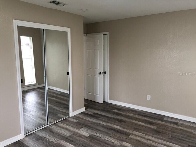 Building Photo - 127 Toluca Dr