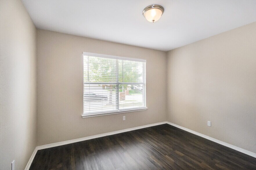 Building Photo - 348 Dakota Ridge Dr