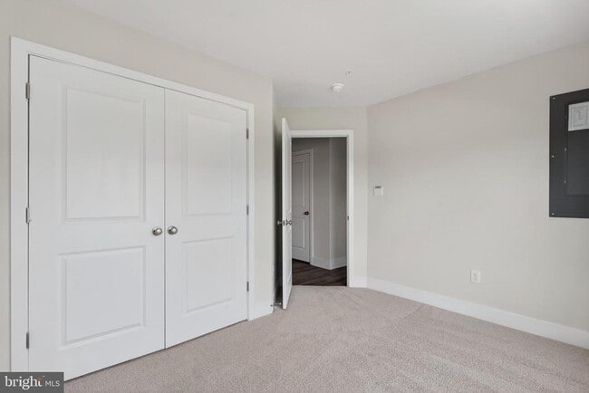 Building Photo - 5225 Manor Park Dr