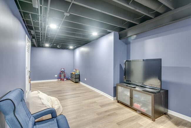 Building Photo - 217 Kristen St