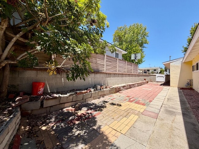 Building Photo - 7328 W 88th Pl