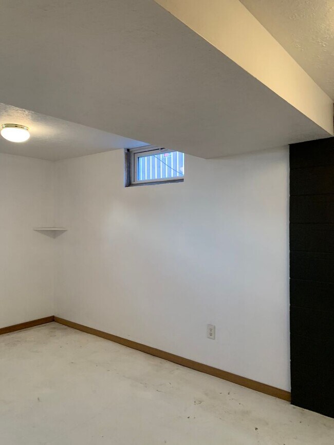Building Photo - 3 Bedroom, 1 bath recently remodeled beautiful home in Woodland Park!