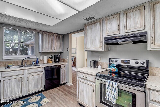 Building Photo - 1908 Sea Oats Dr