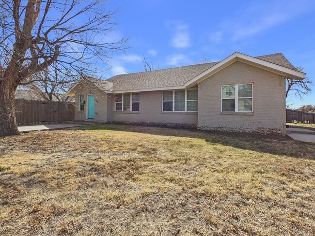 Building Photo - 3501 S Van Buren St