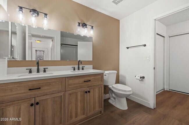 Building Photo - 1811 S 39th St