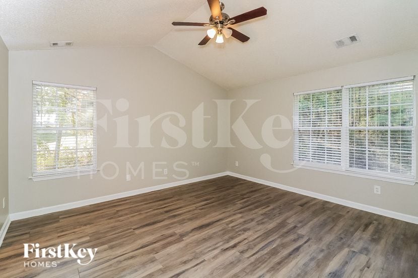 Building Photo - 10 Easton Trce