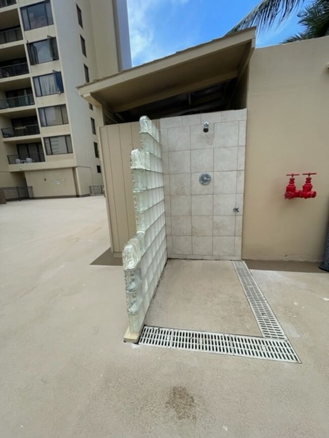 Building Photo - 411 Hobron Ln
