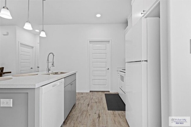 Building Photo - 422 Arroyo Ln