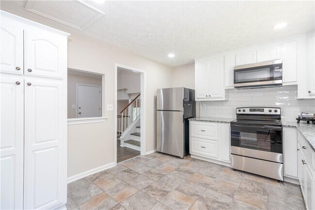 Building Photo - 2759 Shetland Ln NW