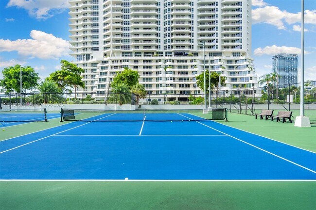 Building Photo - 600 NE 36th St