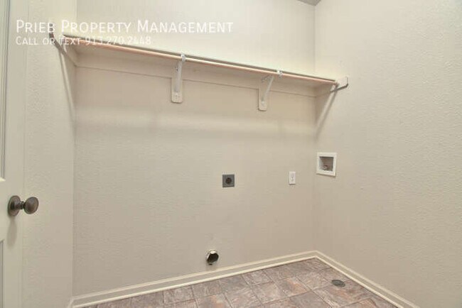 Building Photo - Prairie Haven Duplex - Available January 19th