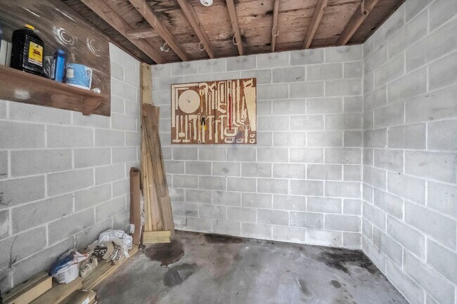 Building Photo - 358 Kepner Dr NE