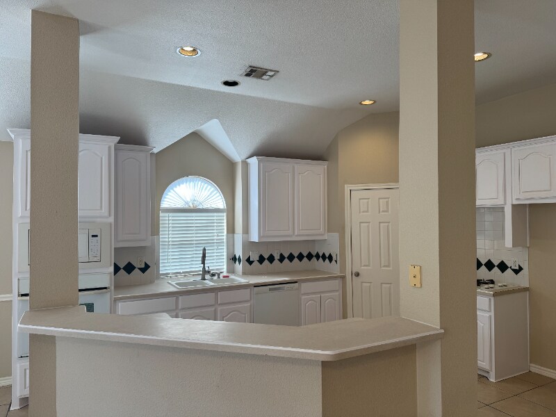 Building Photo - 903 Redbud Dr