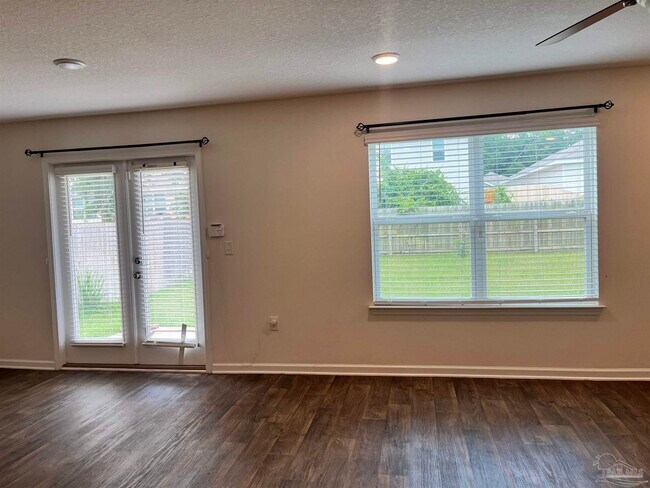Building Photo - 5862 Blackhorse Cir