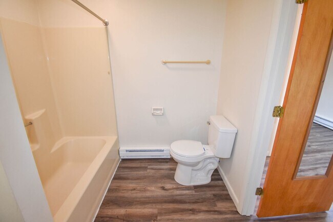 Building Photo - Two Bedroom in Jersey Shore with 1-Car Garage!