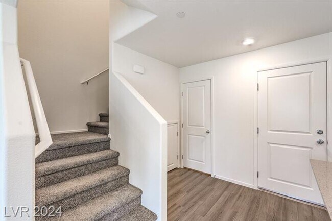 Building Photo - 4423 Honey Hls Ave