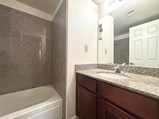 Building Photo - 5220 Indian River Dr