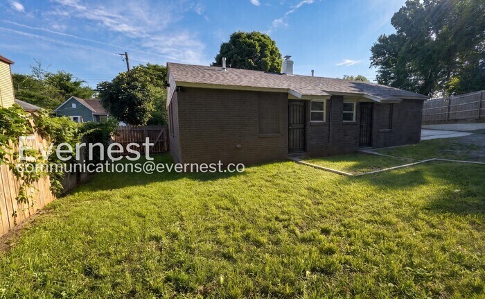 Building Photo - 129 Majuba Ave