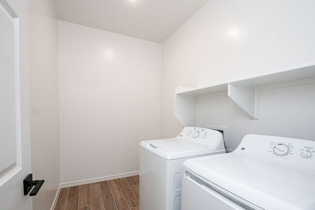 Building Photo - MOVE IN SPECAILS!! ONE MONTH RENT FREE!! Laveen Home Up For RENT! 4BD 2.5 BA