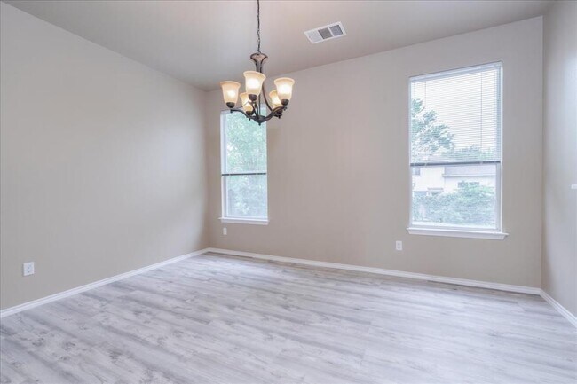 Building Photo - 1501 Sweet Leaf Ln