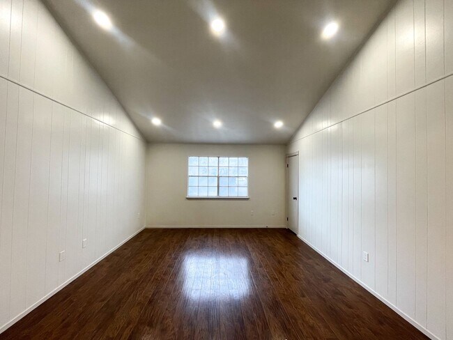 Building Photo - 1100 Shasta Ave W