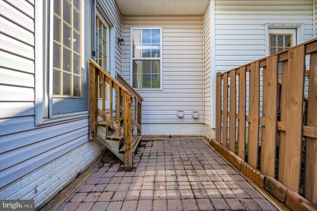 Building Photo - 45515 Lakemont Square