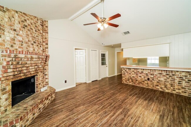 Building Photo - 10430 Rustic Gate Rd