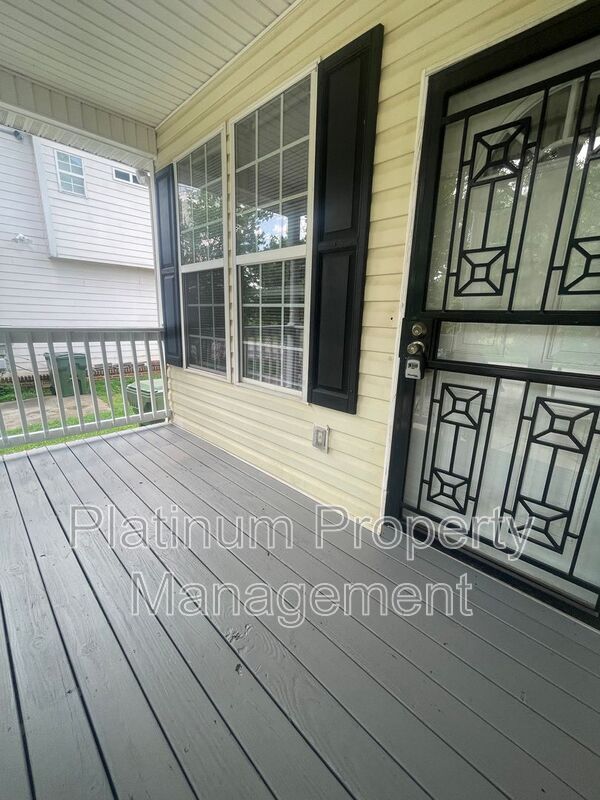 Building Photo - 22 Weyman Ave SW