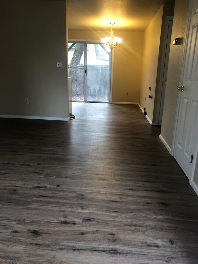 Building Photo - R202-206