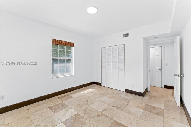 Building Photo - 541 NE 62nd St