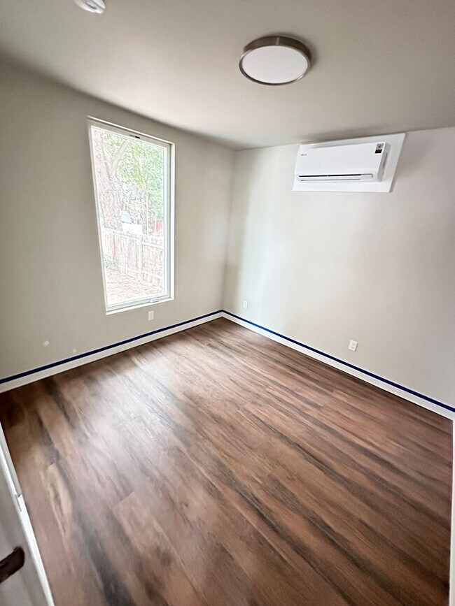 Building Photo - Remodeled Duplex