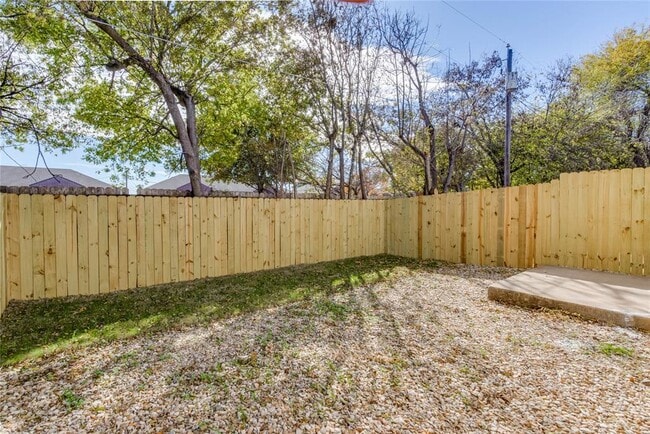 Building Photo - 913 Chisholm Cove