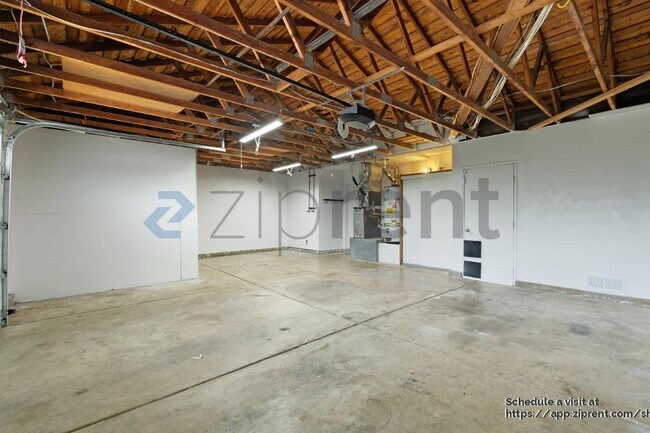 Building Photo - 9421 Feickert Dr