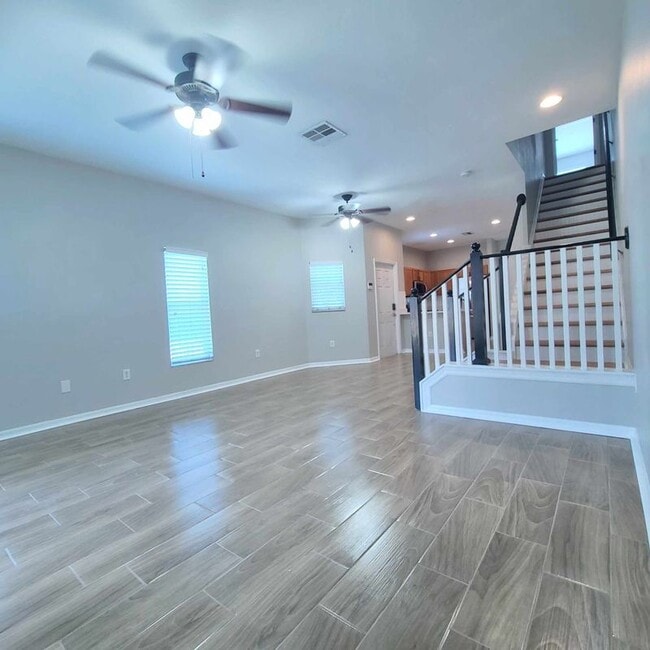 Building Photo - 6733 Lake Rochester Ln